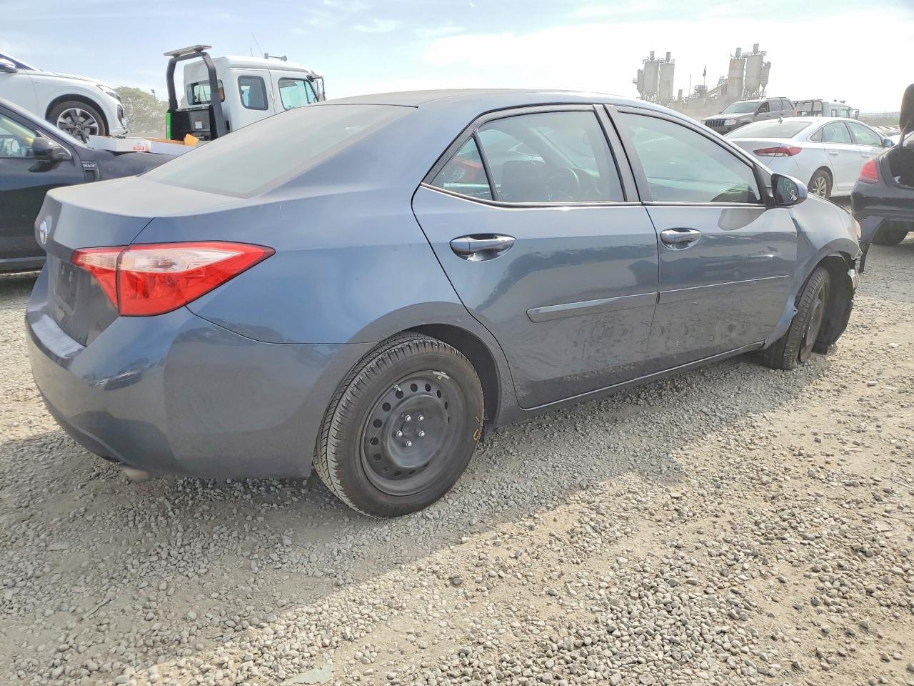 2018 TOYOTA COROLLA LE photo 5