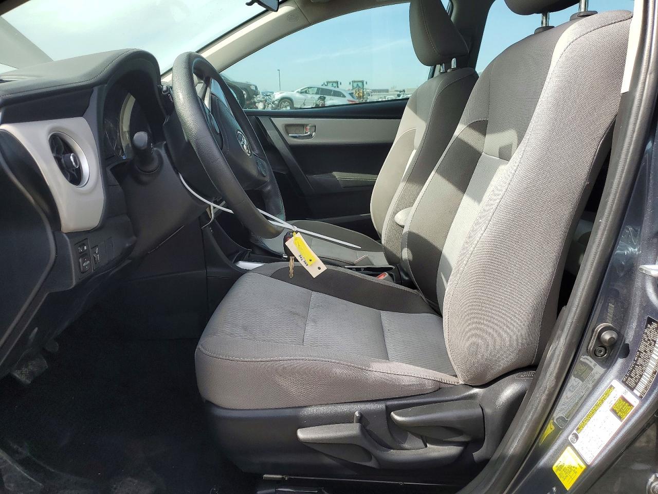 2018 TOYOTA COROLLA LE photo 13