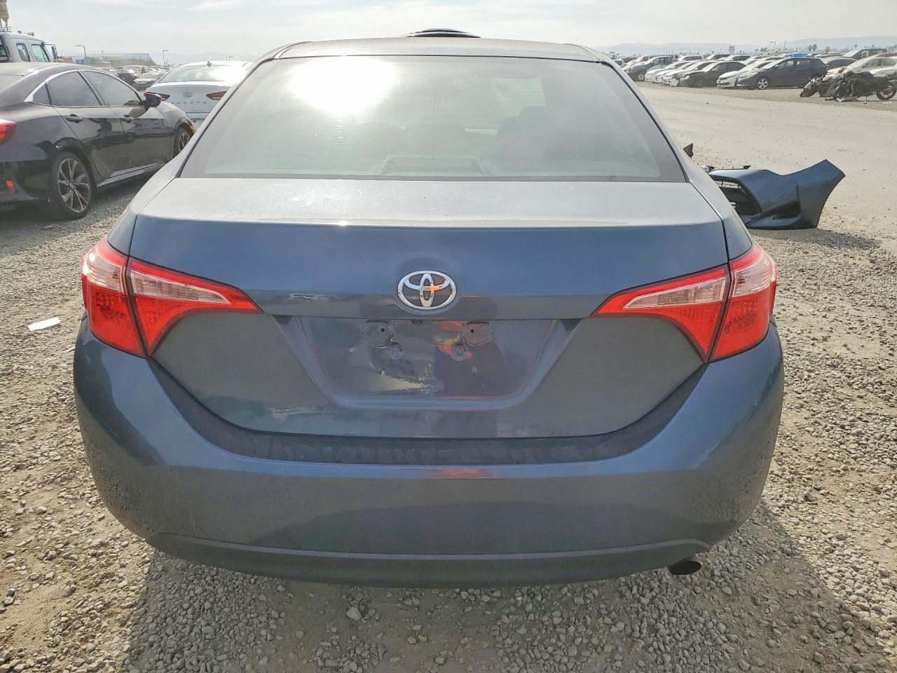 2018 TOYOTA COROLLA LE photo 11
