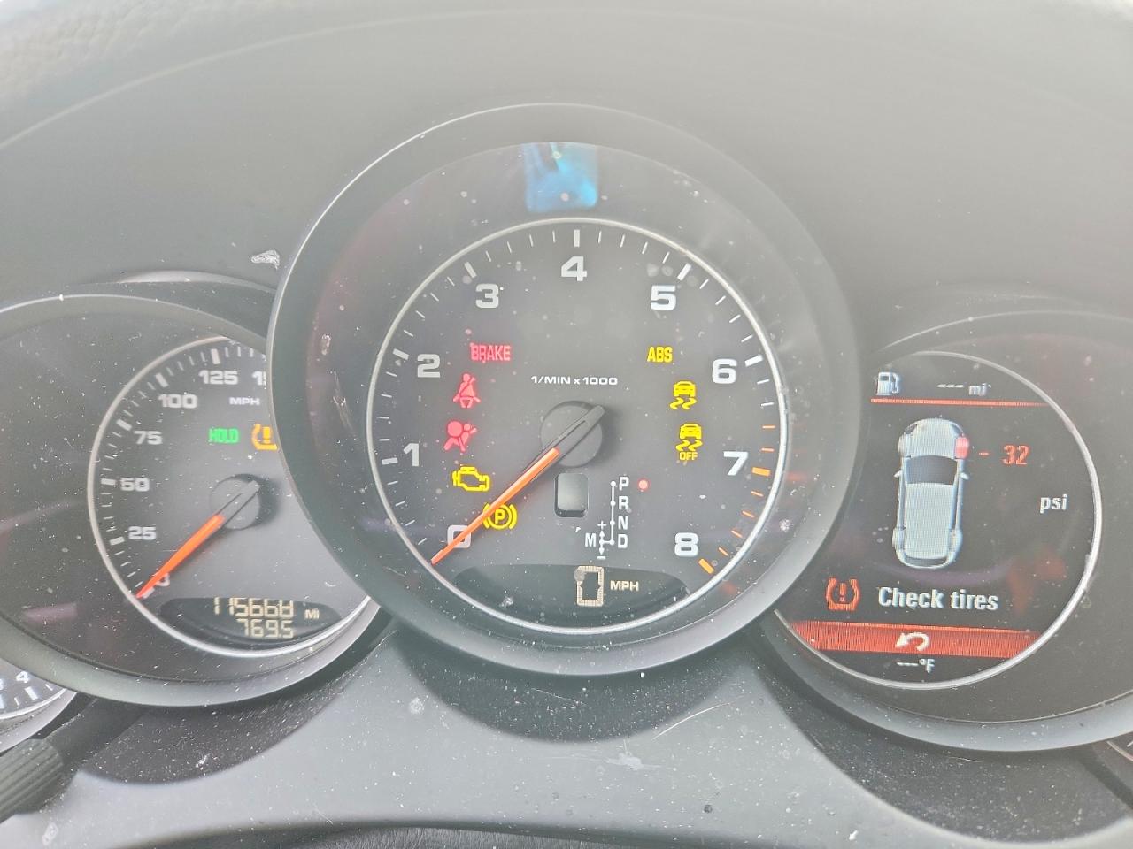 2016 PORSCHE CAYENNE photo 17