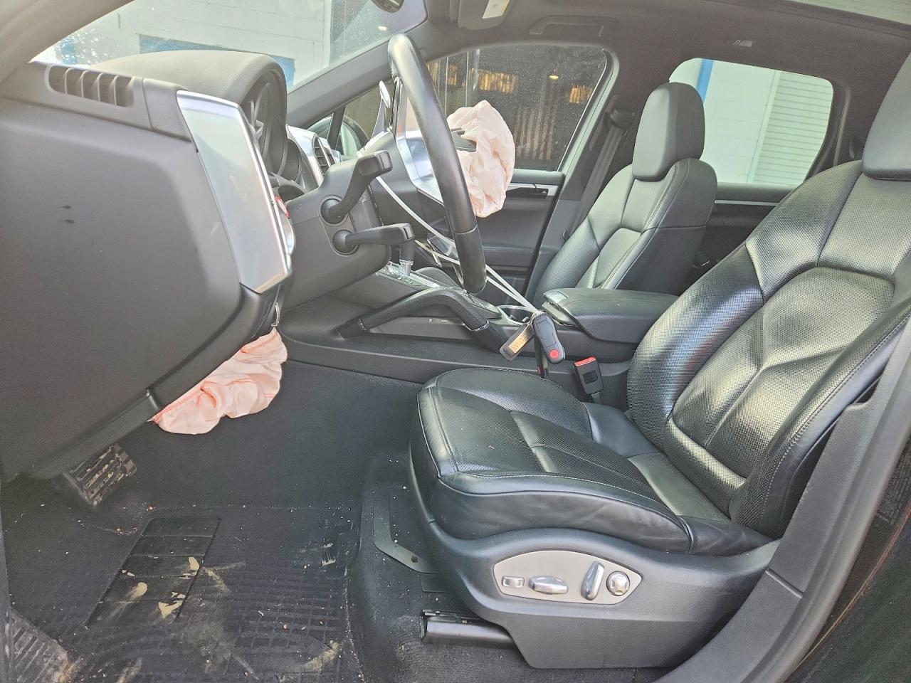 2016 PORSCHE CAYENNE photo 13