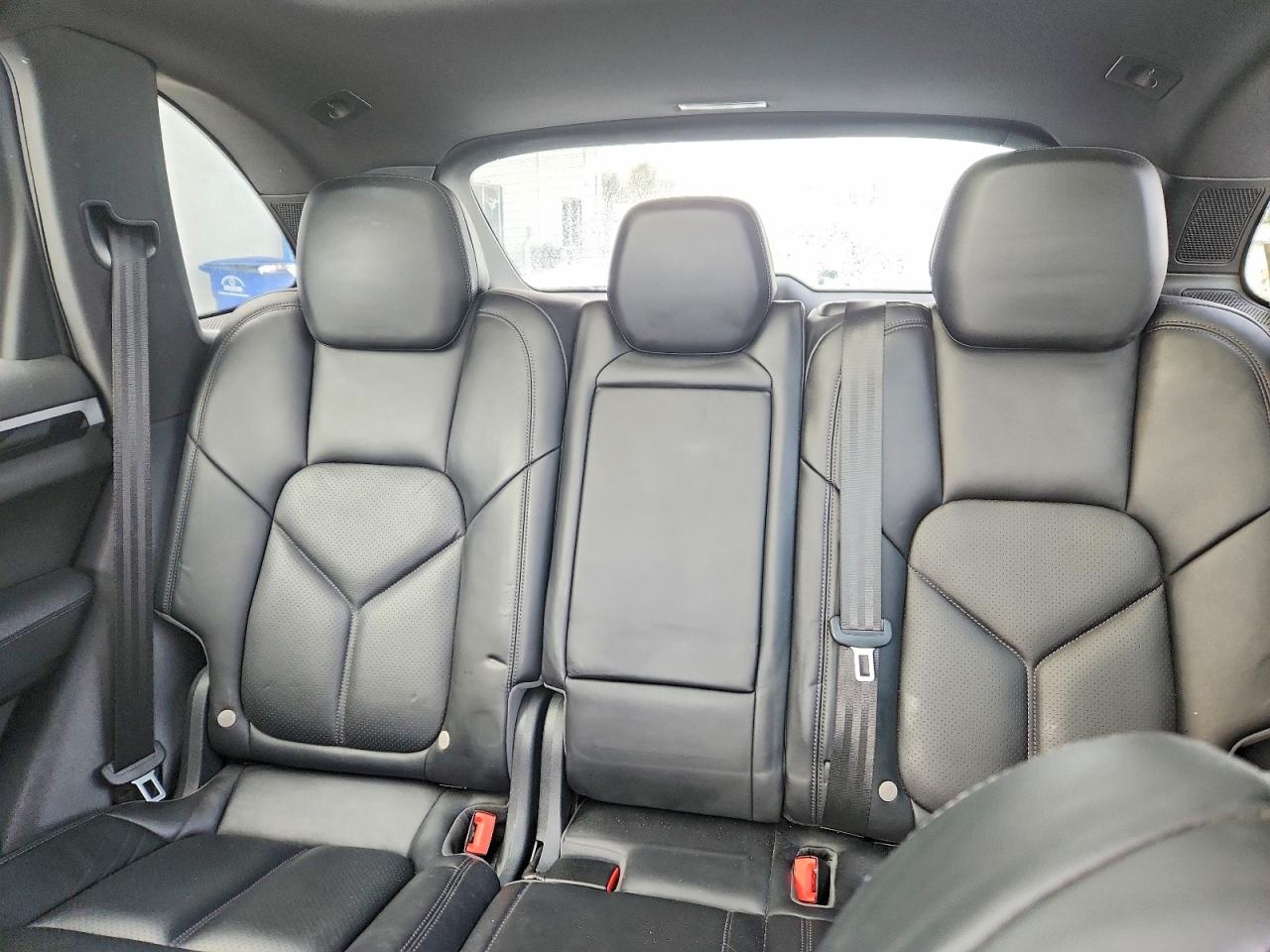 2016 PORSCHE CAYENNE photo 19