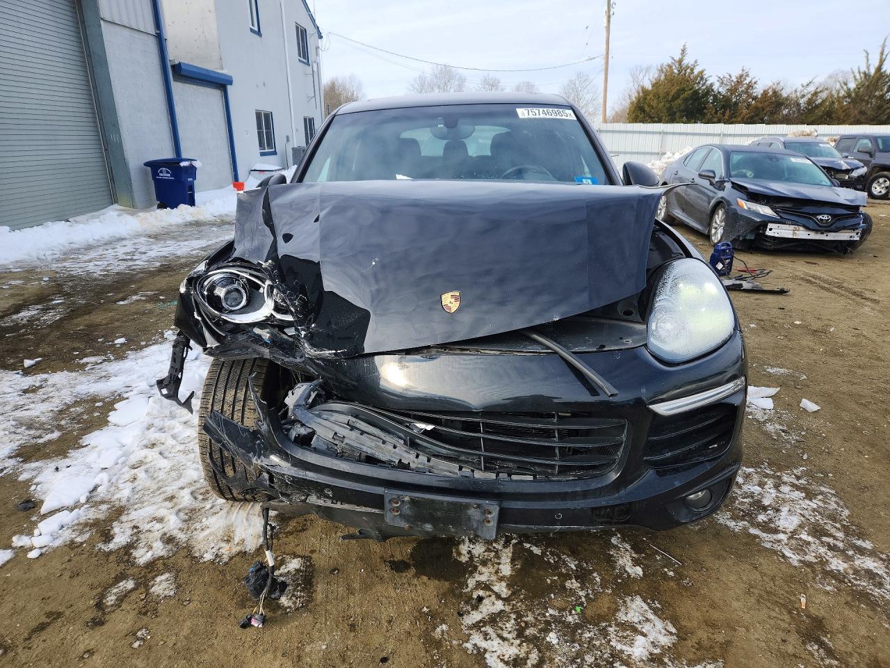 2016 PORSCHE CAYENNE photo 9
