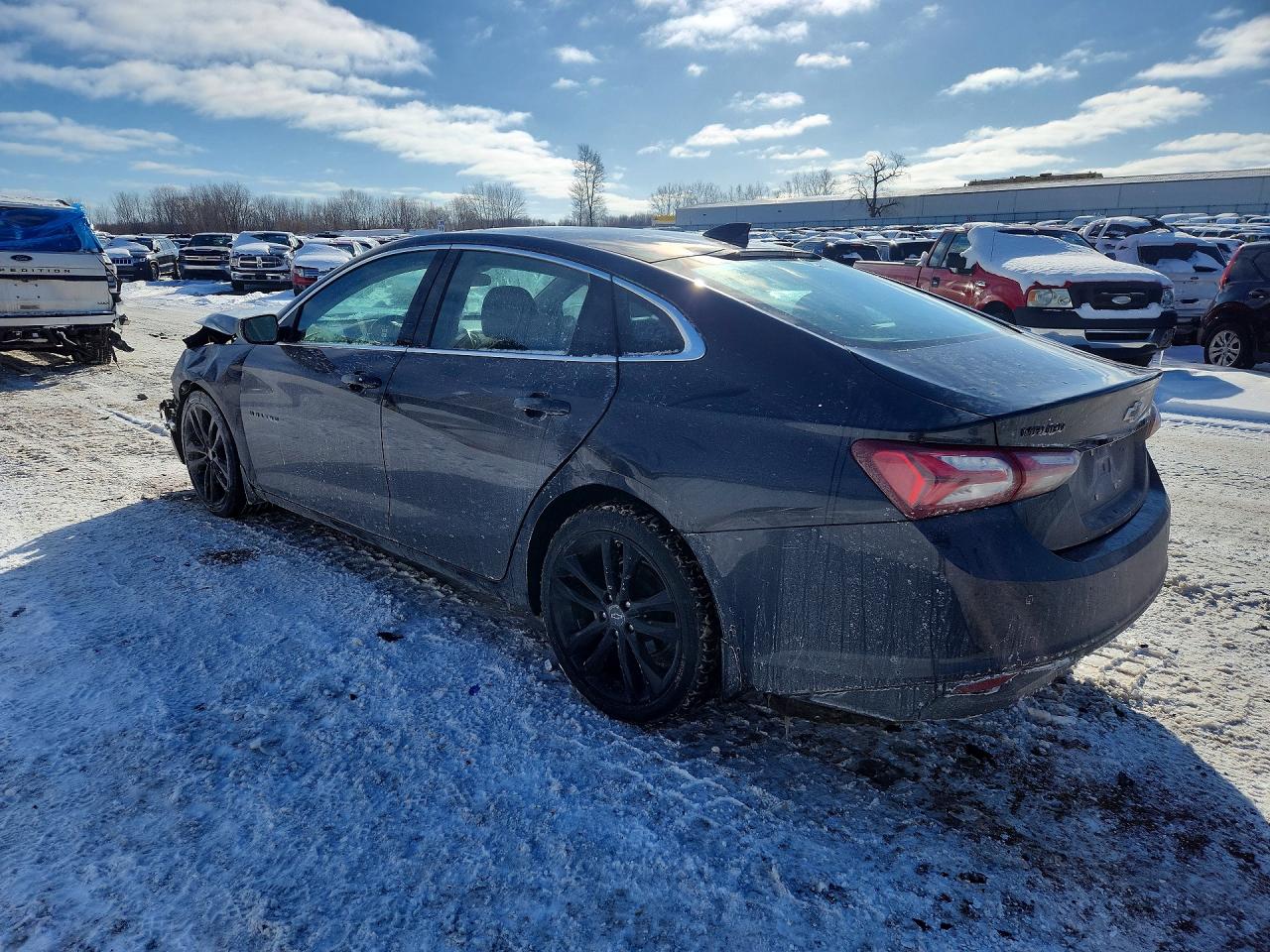 2022 CHEVROLET MALIBU LT photo 4