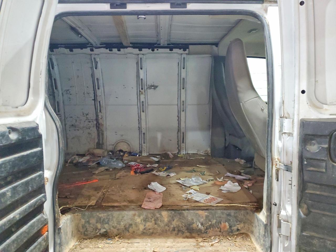2017 GMC SAVANA G2500 DELIVERY VAN photo 11