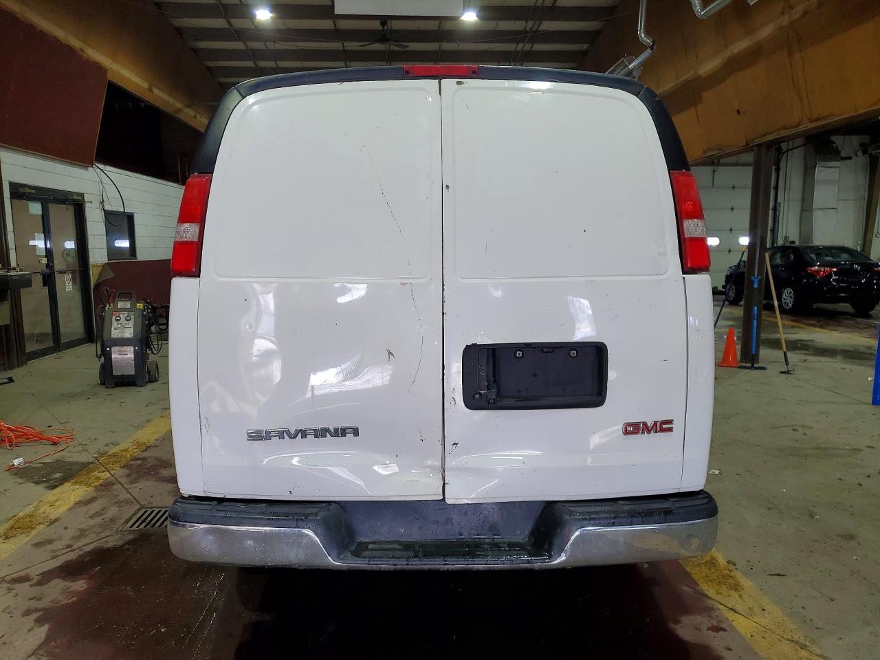 2017 GMC SAVANA G2500 DELIVERY VAN photo 6