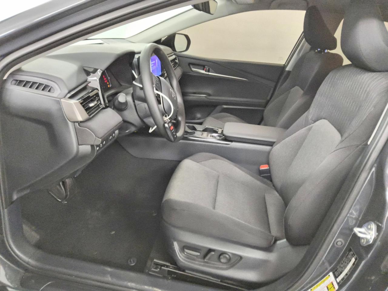 2025 TOYOTA CAMRY LE photo 7