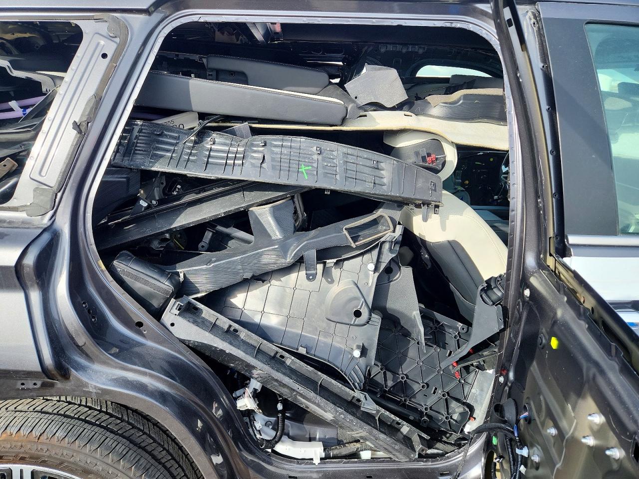 2025 TOYOTA SEQUOIA CAPSTONE photo 28
