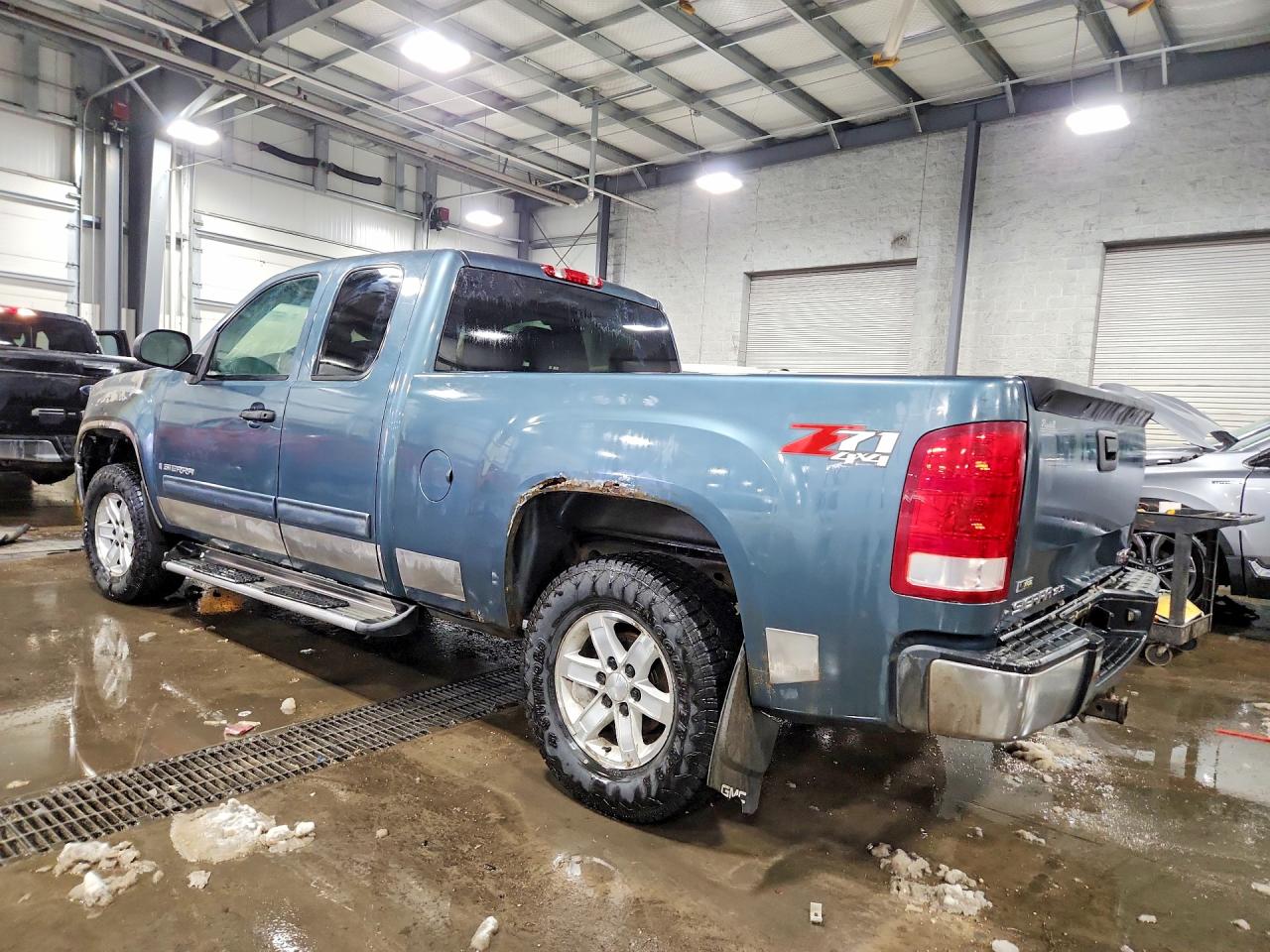 2007 GMC NEW SIERRA photo 2