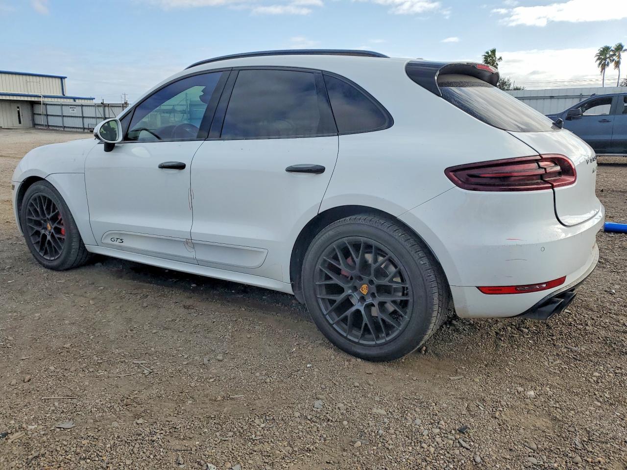 2017 PORSCHE MACAN GTS photo 2