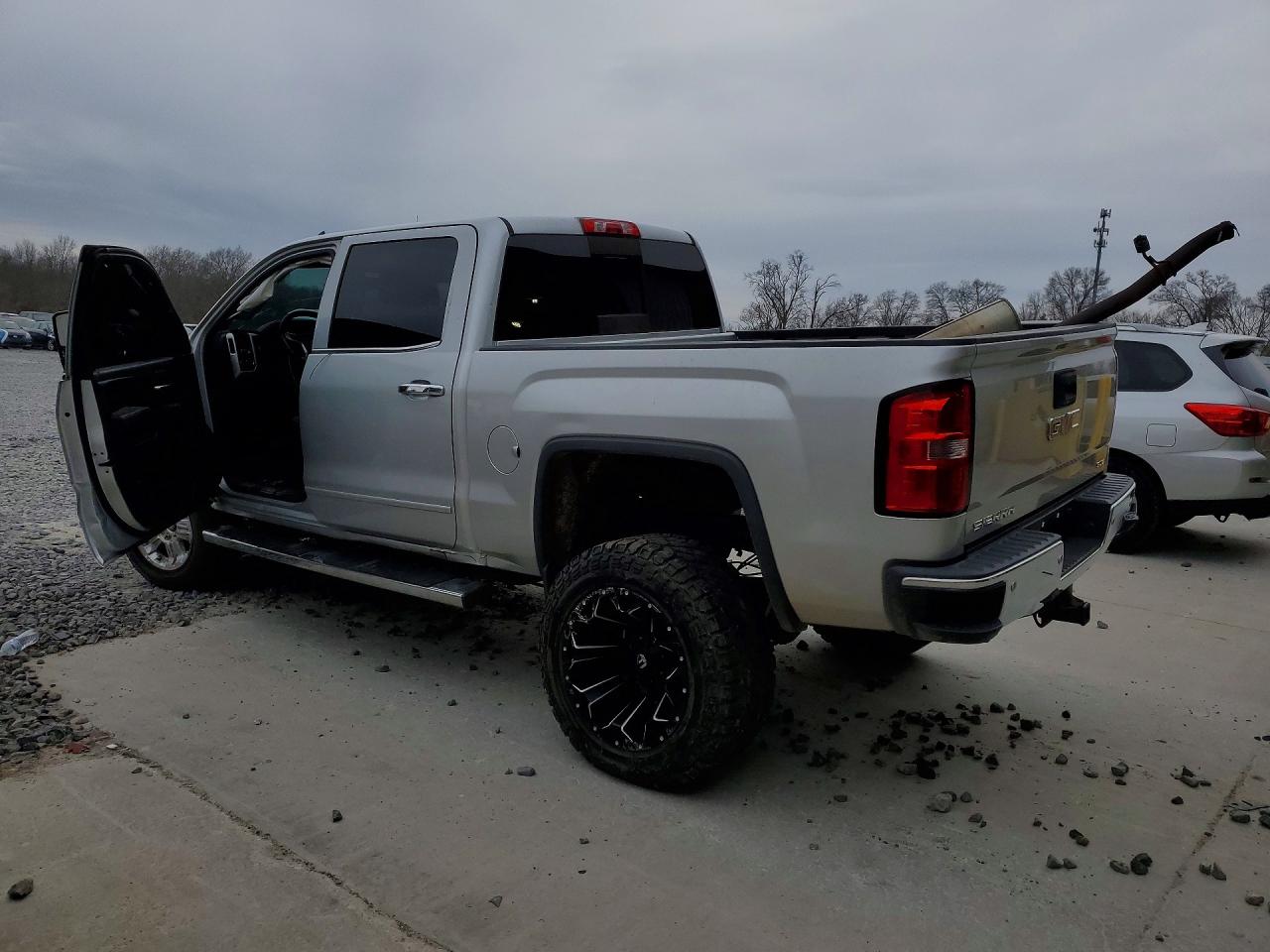 2014 GMC SIERRA K1500 SLE photo 3