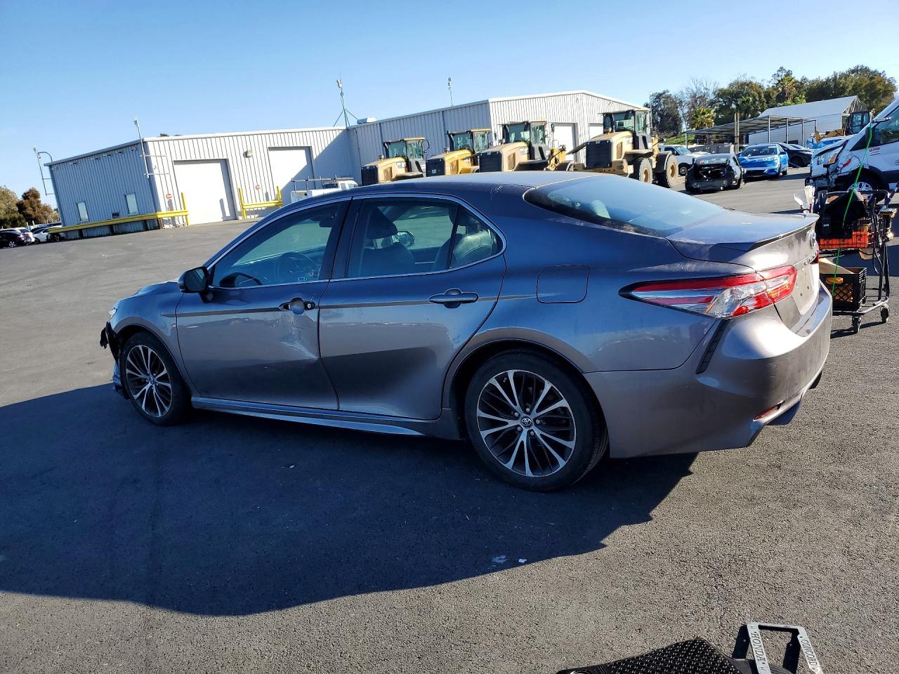 2018 TOYOTA CAMRY L photo 2