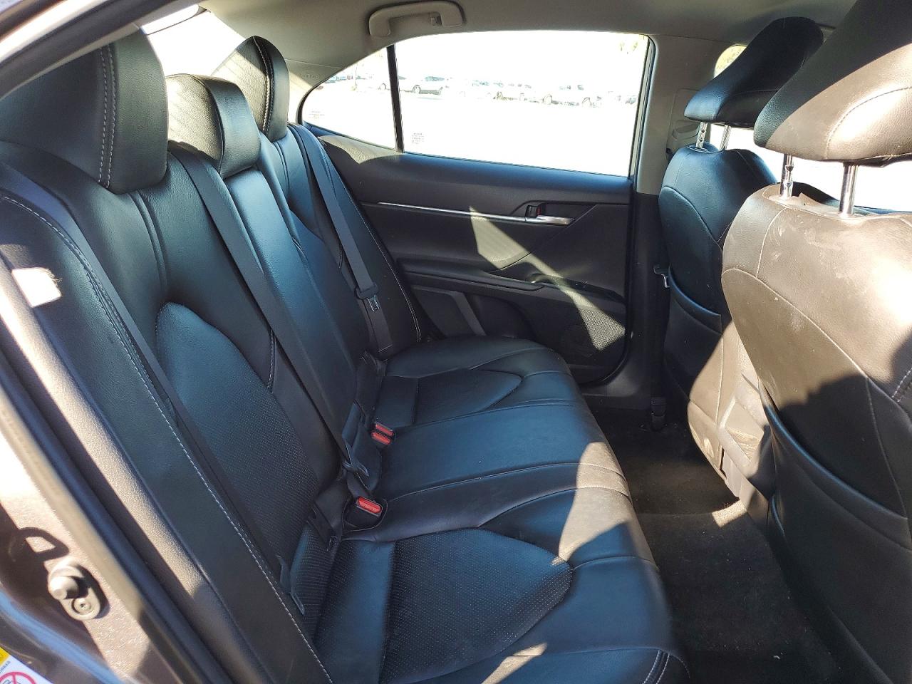 2018 TOYOTA CAMRY L photo 10