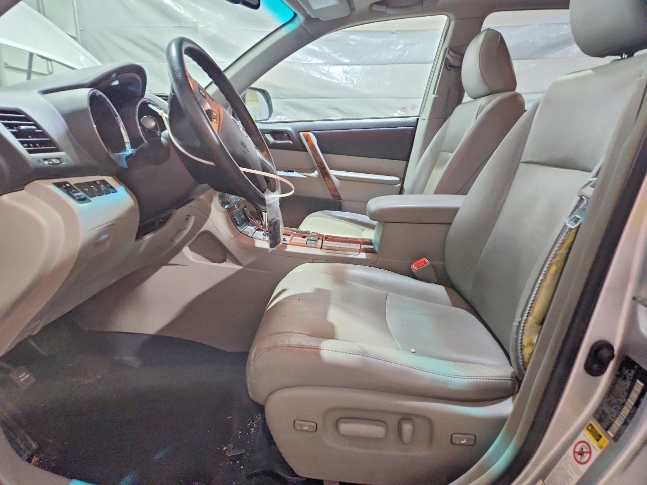 2011 TOYOTA HIGHLANDER LIMITED photo 7