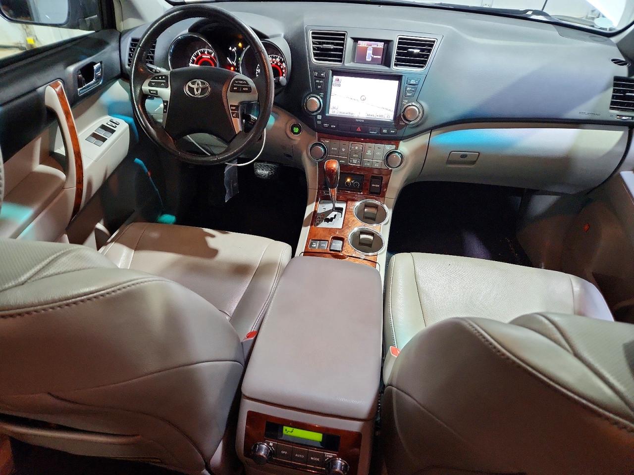 2011 TOYOTA HIGHLANDER LIMITED photo 8