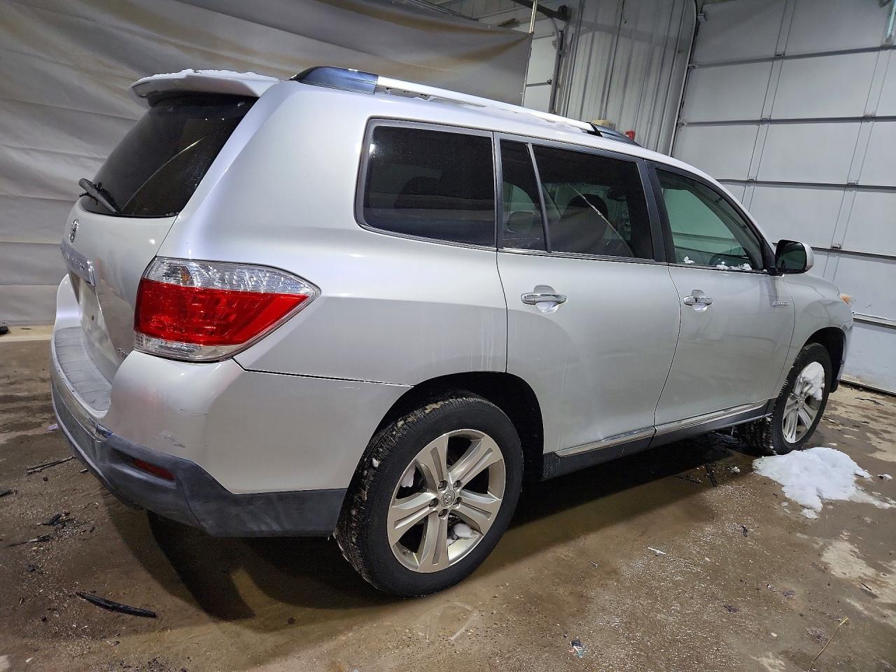 2011 TOYOTA HIGHLANDER LIMITED photo 3
