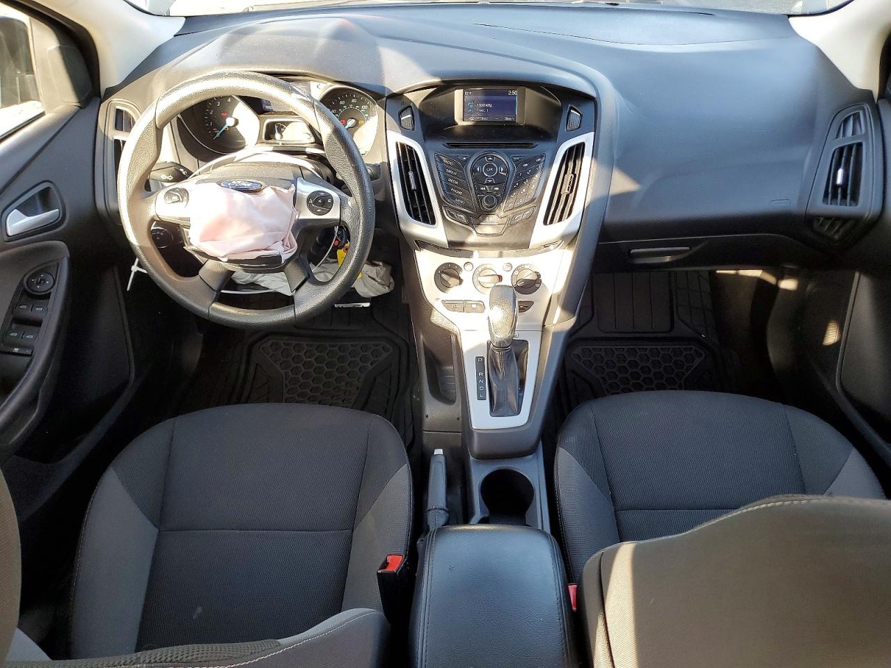 2014 FORD FOCUS SE photo 8