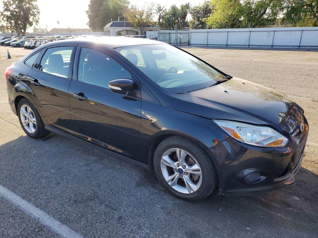 2014 FORD FOCUS SE photo 4