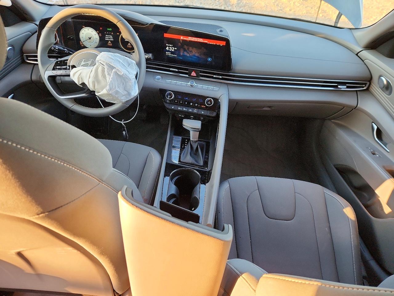 2024 HYUNDAI ELANTRA SEL photo 15