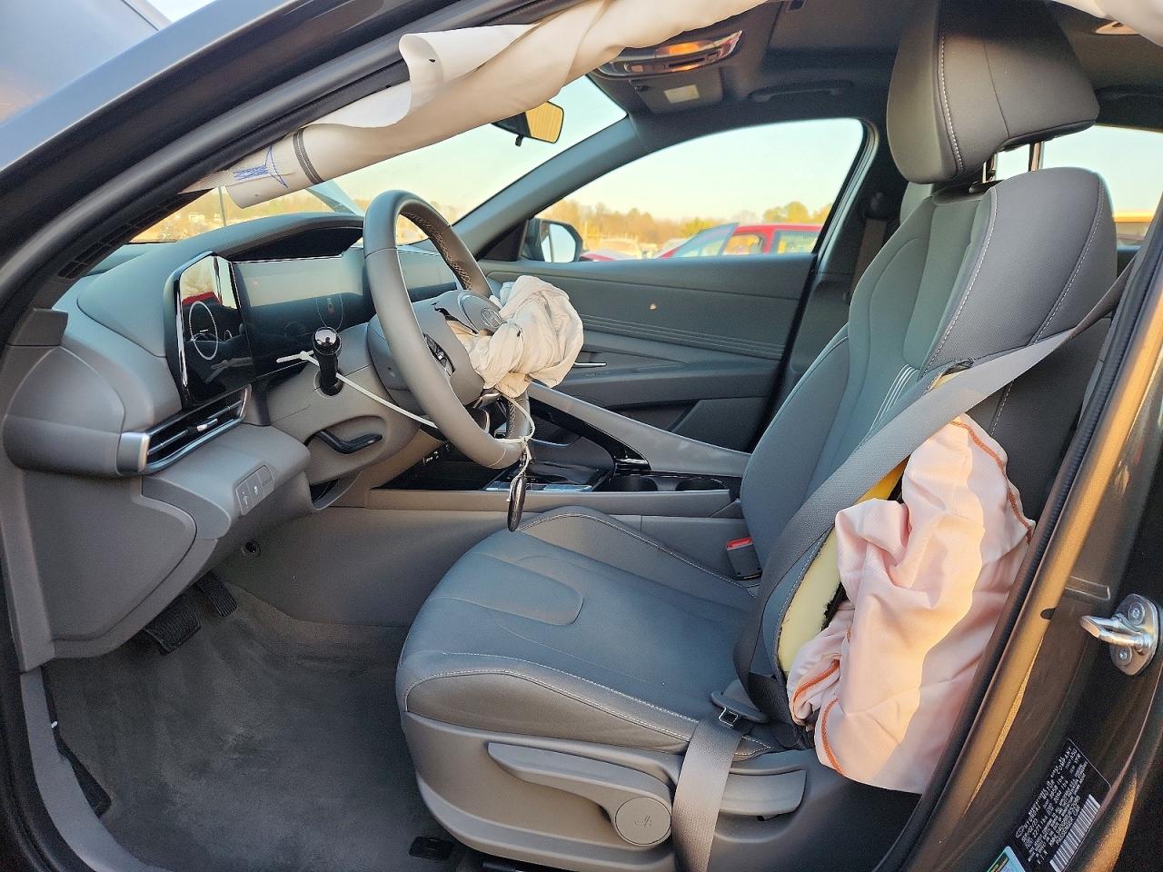 2024 HYUNDAI ELANTRA SEL photo 13