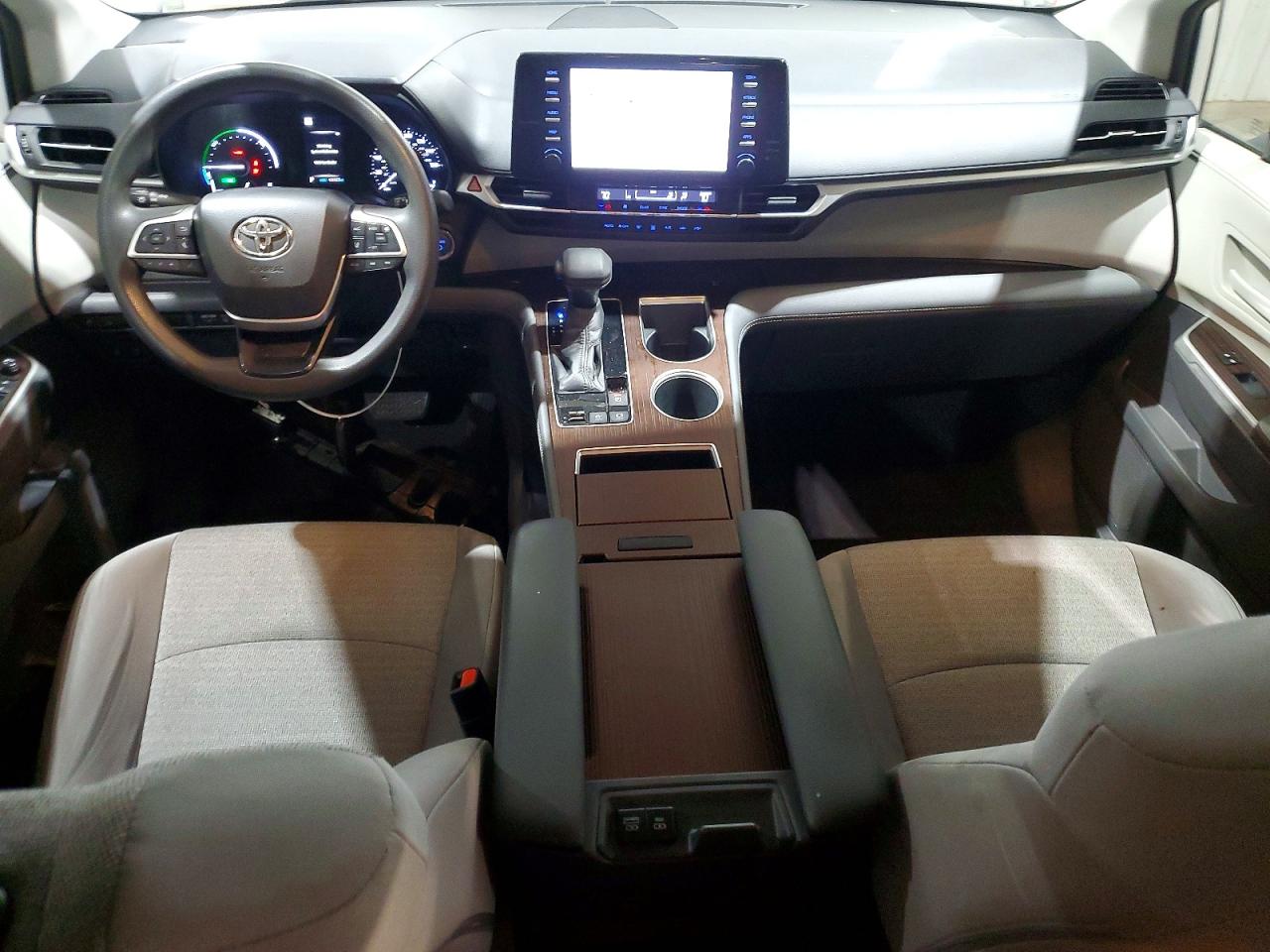 2021 TOYOTA SIENNA LE photo 22