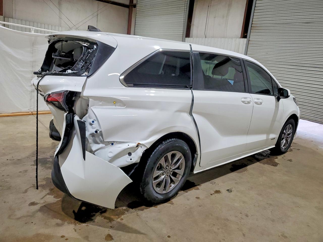 2021 TOYOTA SIENNA LE photo 7