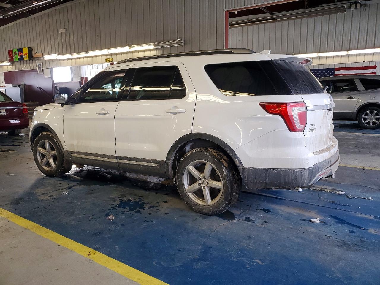 2016 FORD EXPLORER XLT photo 3