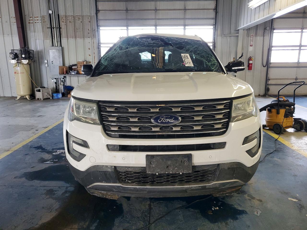 2016 FORD EXPLORER XLT photo 9