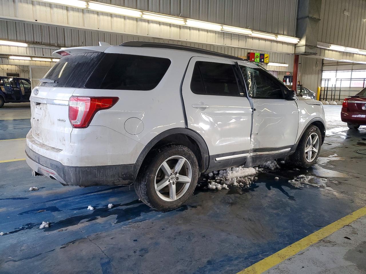 2016 FORD EXPLORER XLT photo 5