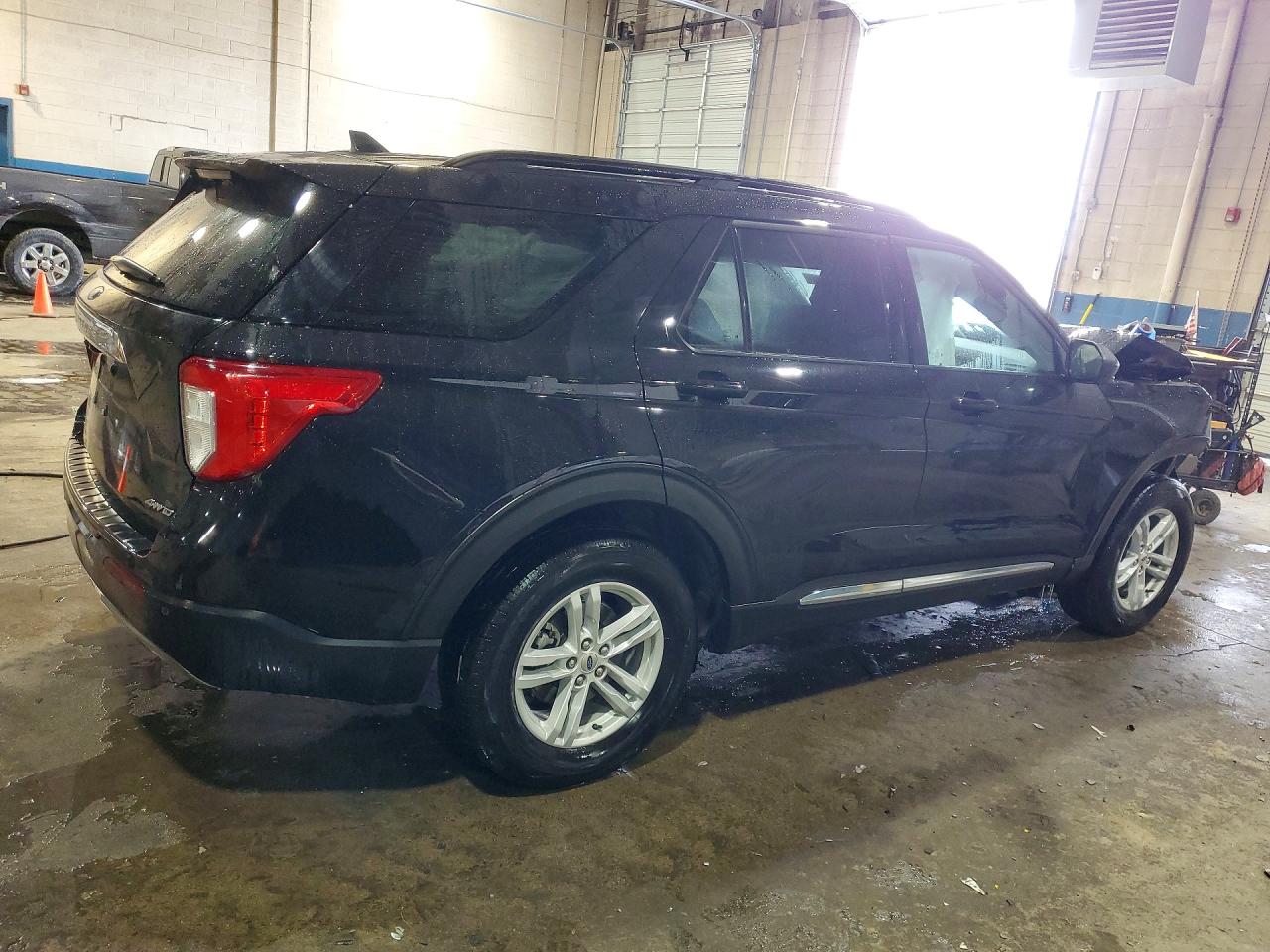 2024 FORD EXPLORER XLT photo 5