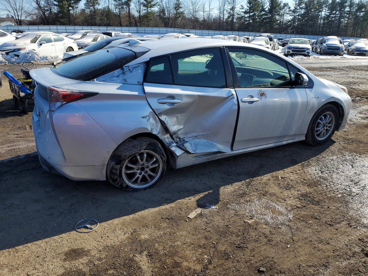2018 TOYOTA PRIUS photo 3