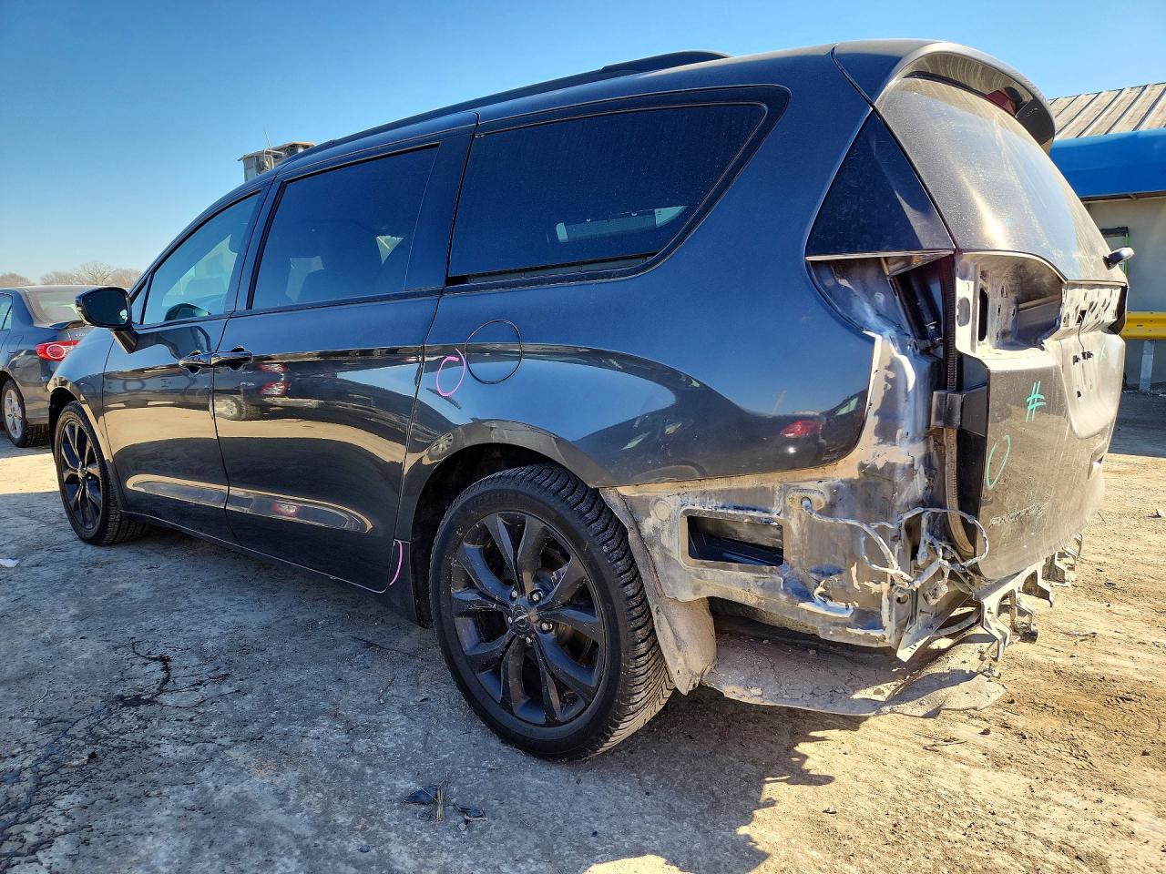 2019 CHRYSLER PACIFICA LIMITED photo 4