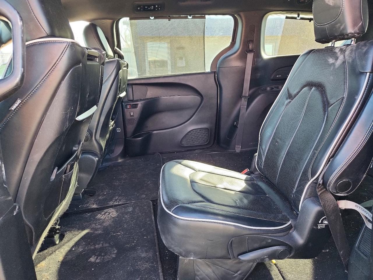 2019 CHRYSLER PACIFICA LIMITED photo 31