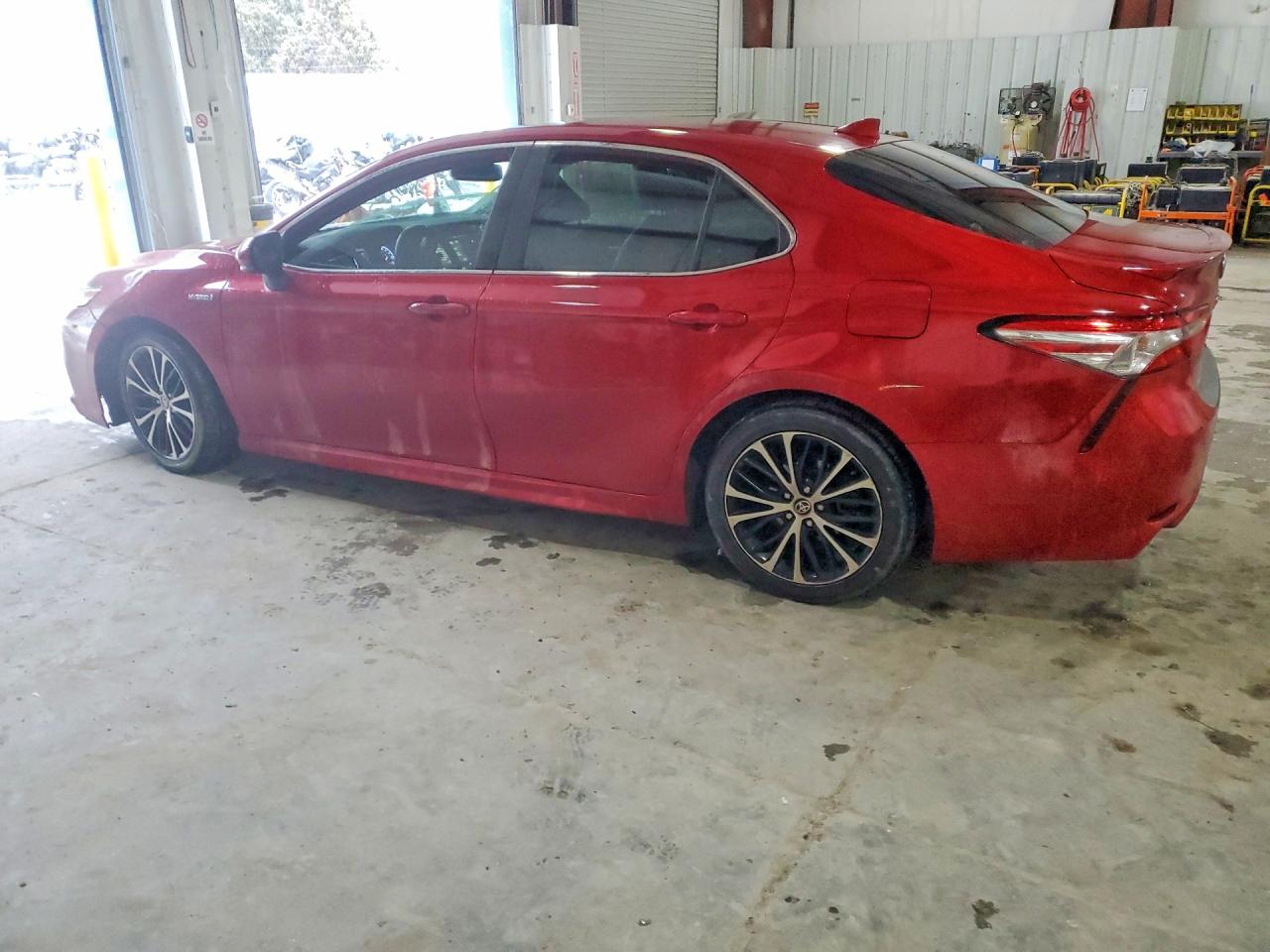 2020 TOYOTA CAMRY SE photo 3