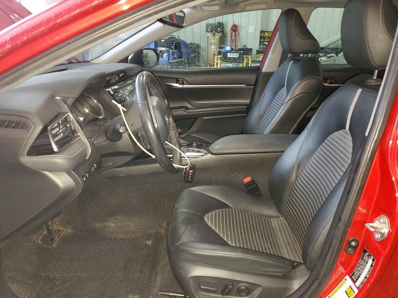 2020 TOYOTA CAMRY SE photo 13