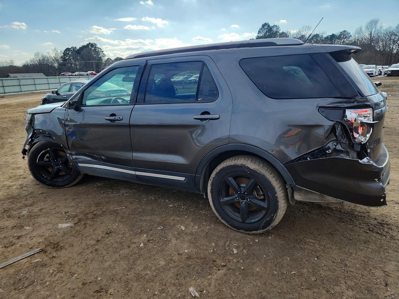 2018 FORD EXPLORER XLT photo 2