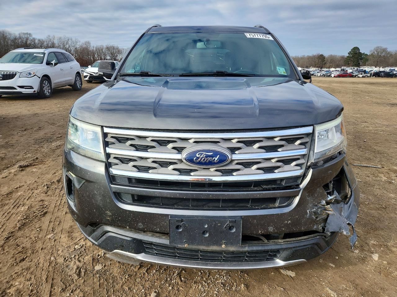 2018 FORD EXPLORER XLT photo 5