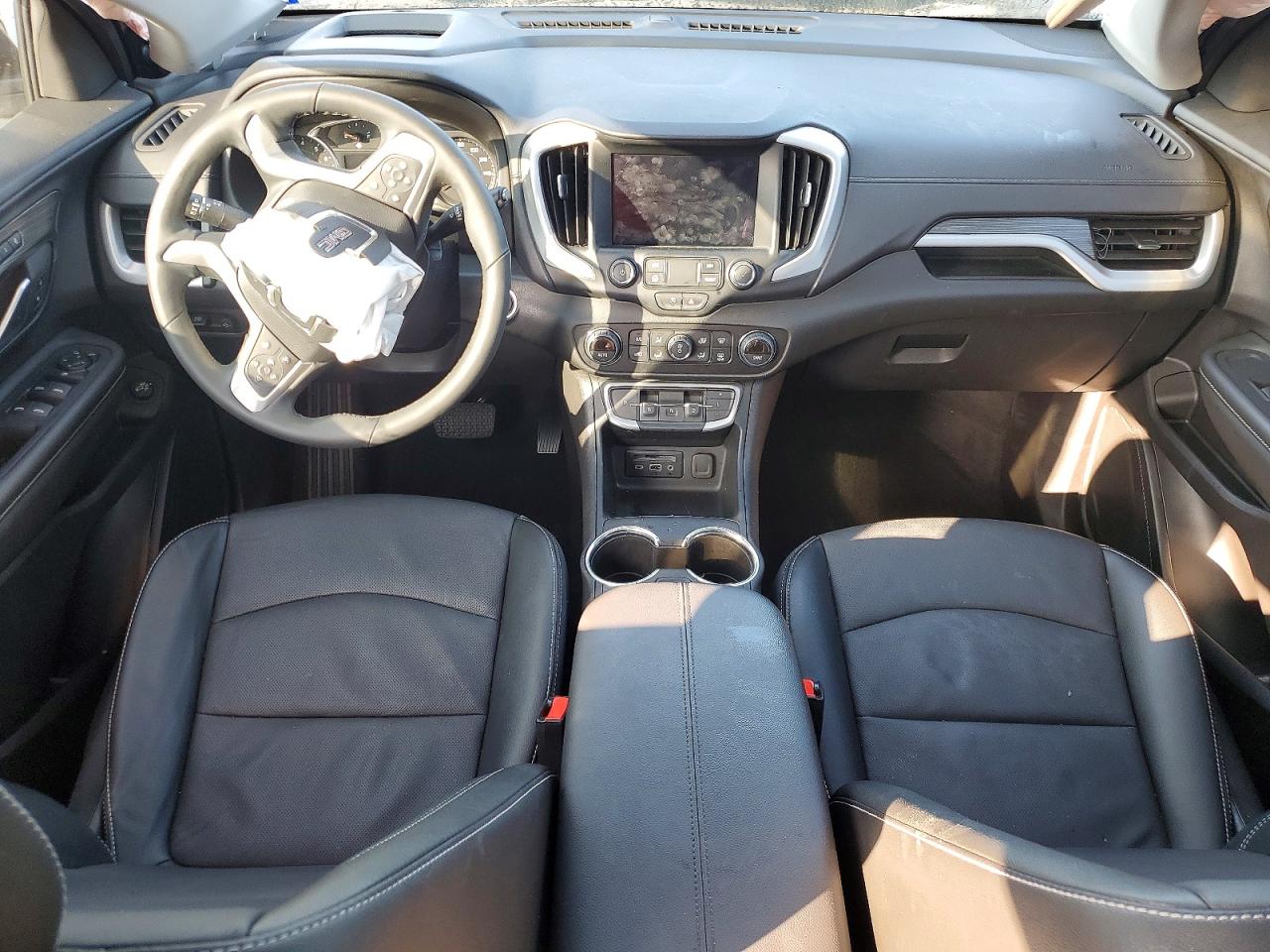 2024 GMC TERRAIN SLT photo 15