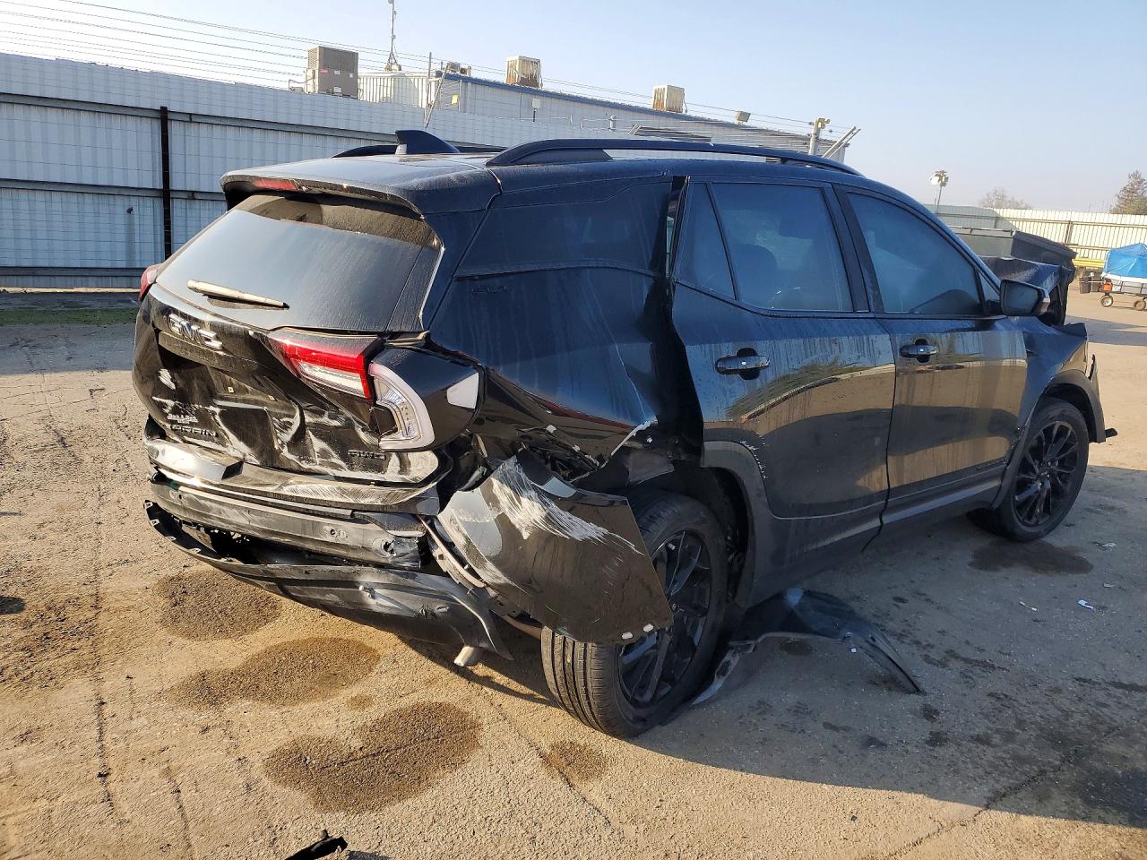 2024 GMC TERRAIN SLT photo 5