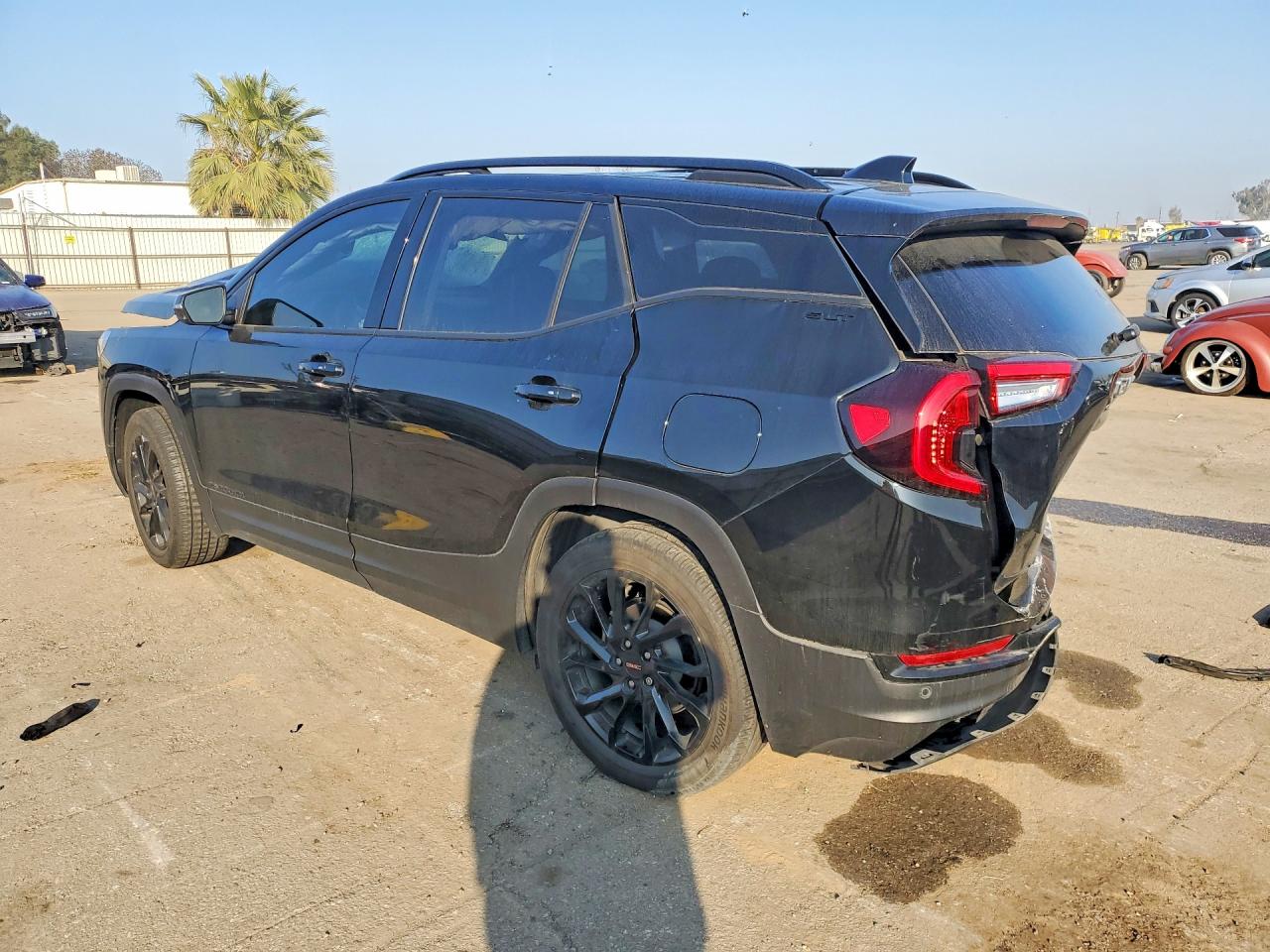 2024 GMC TERRAIN SLT photo 3