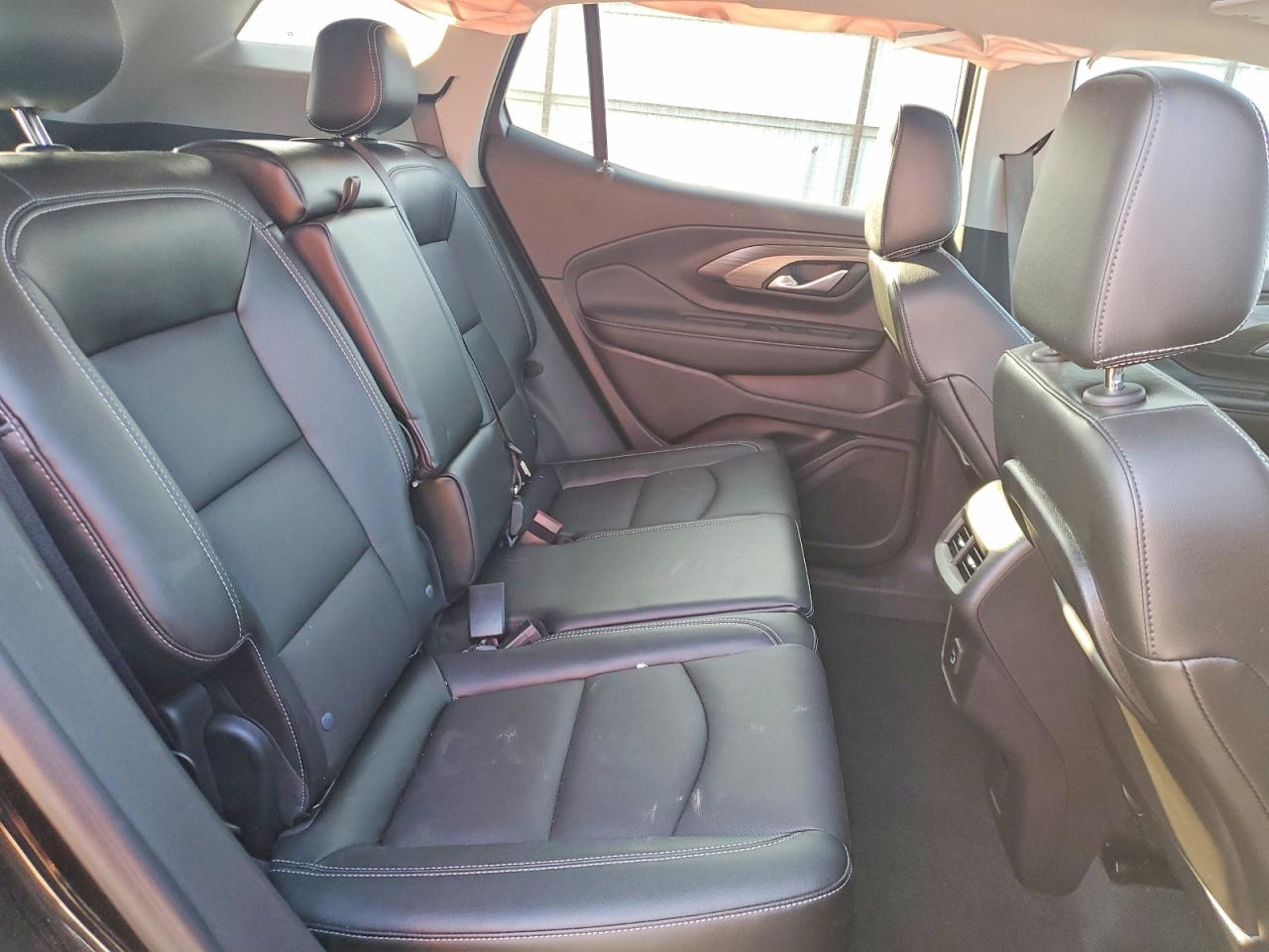 2024 GMC TERRAIN SLT photo 19