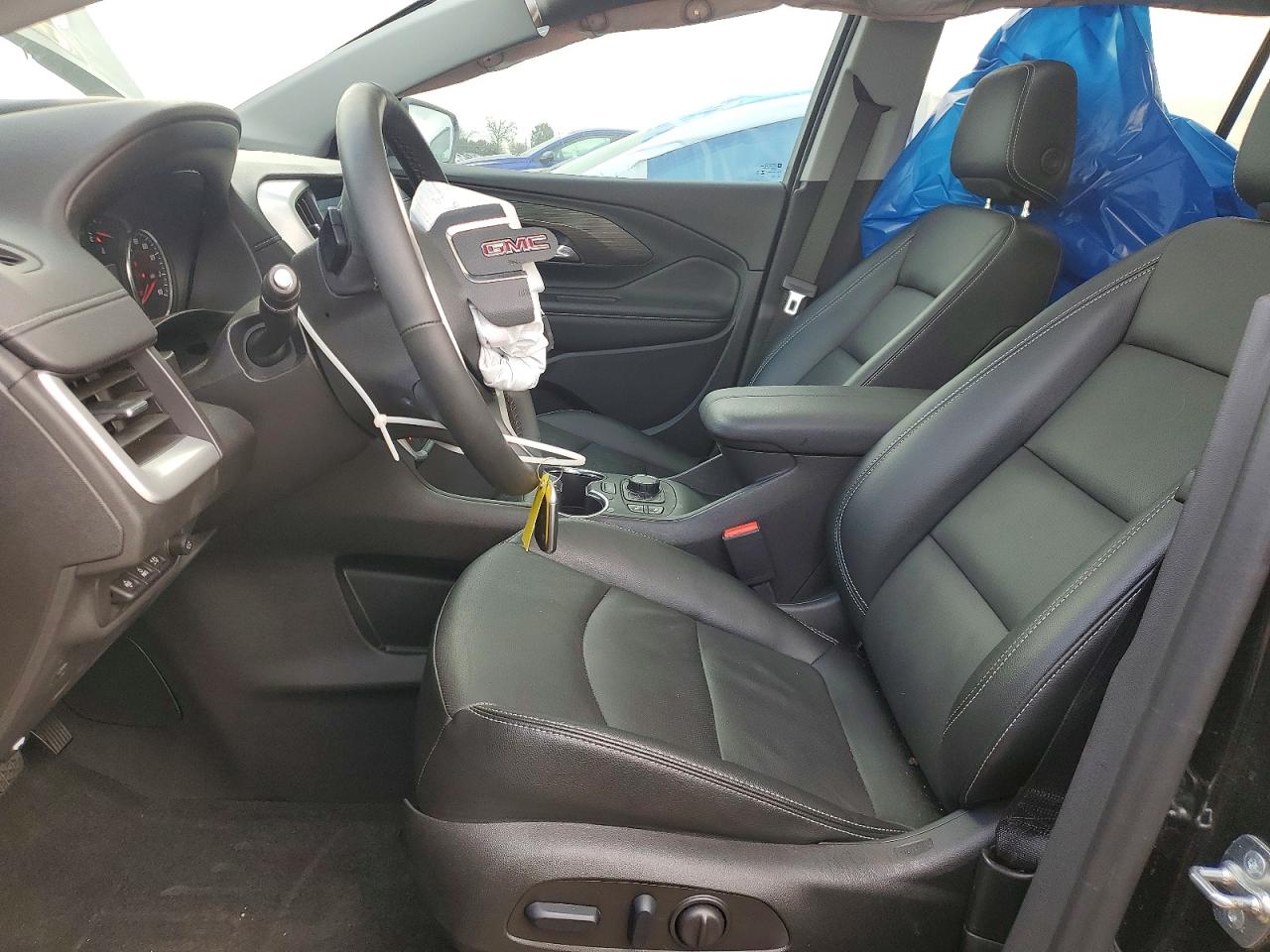 2024 GMC TERRAIN SLT photo 13