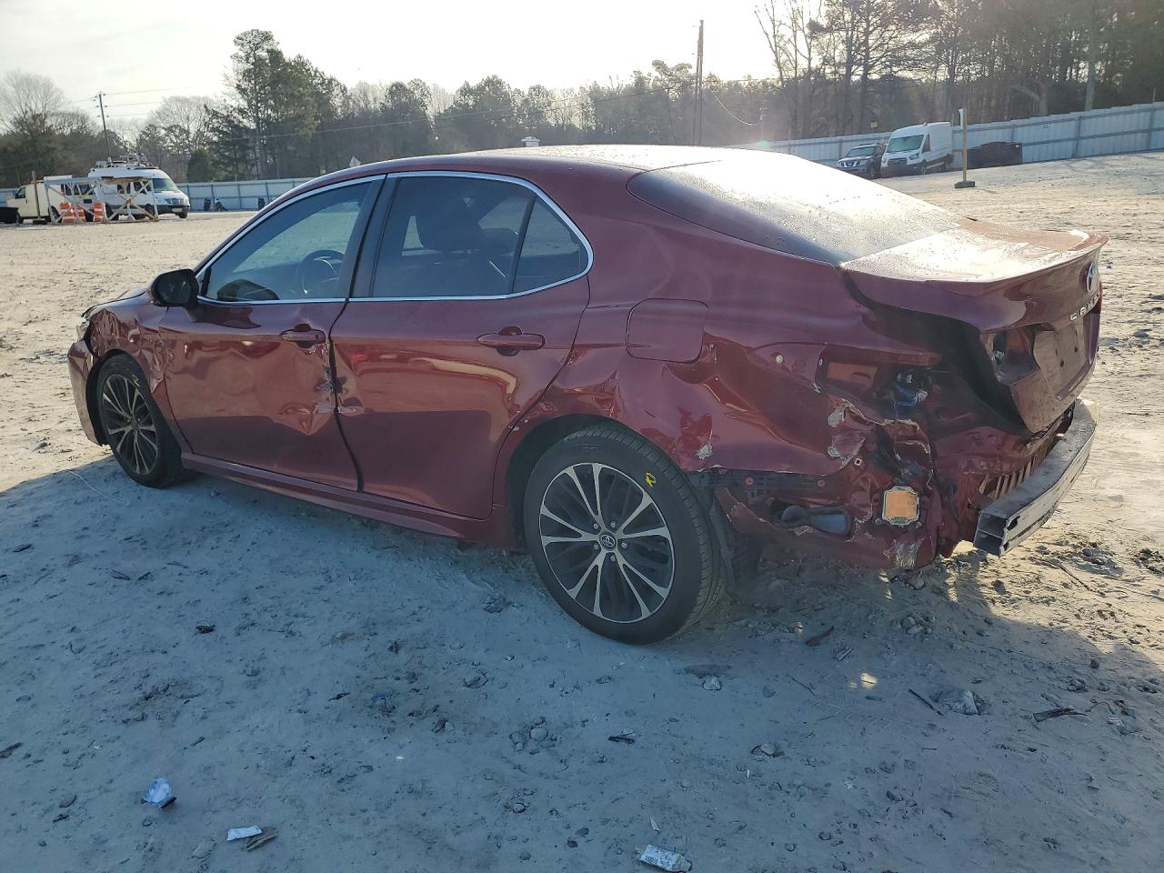 2018 TOYOTA CAMRY L photo 2