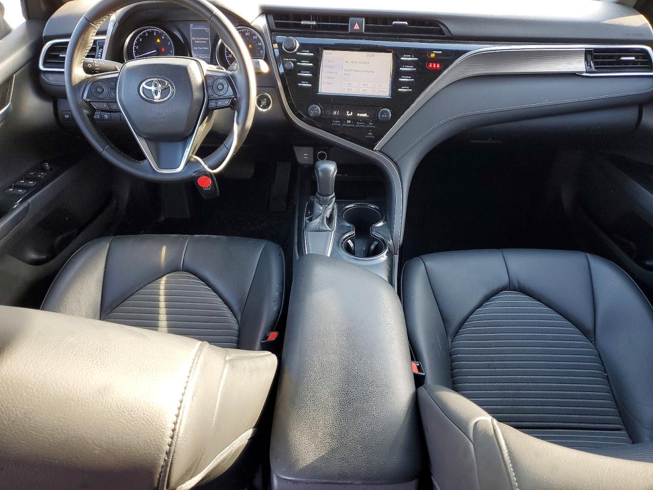 2018 TOYOTA CAMRY L photo 8