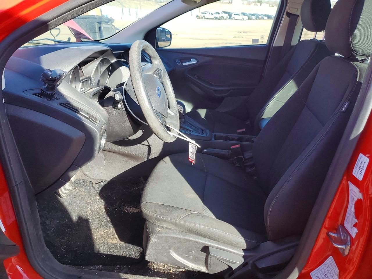 2017 FORD FOCUS SE photo 7