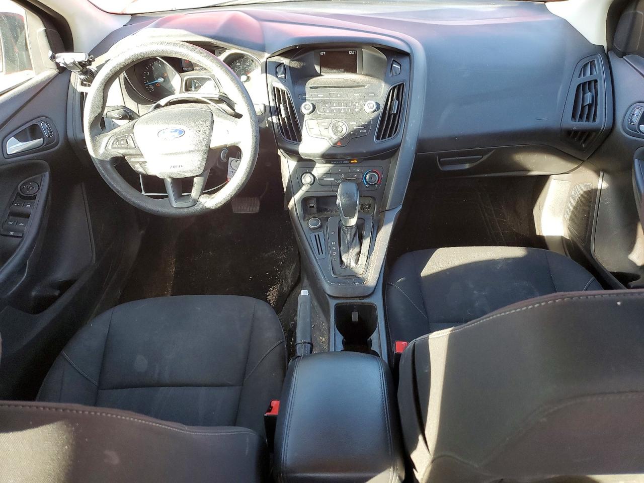 2017 FORD FOCUS SE photo 8
