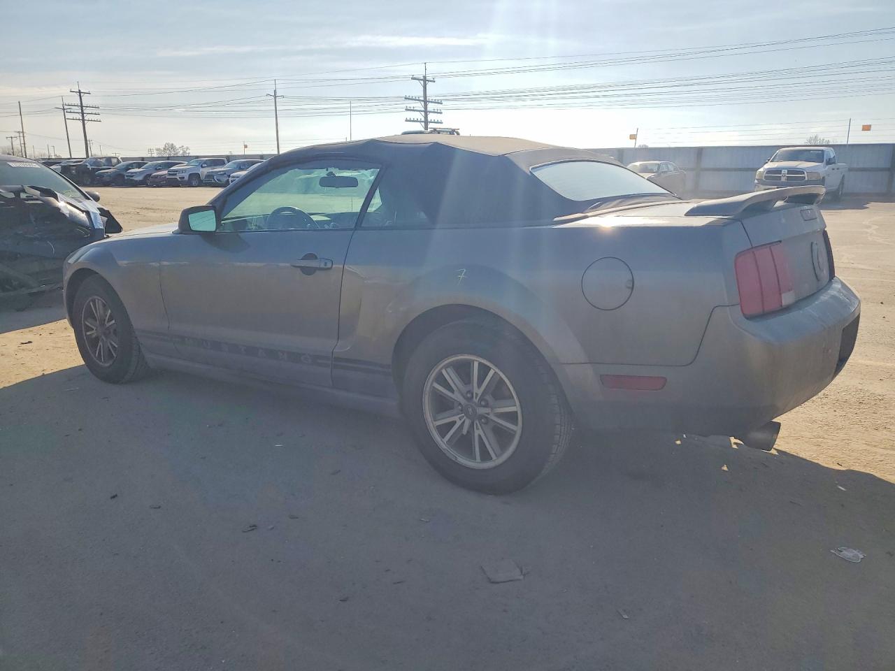2005 FORD MUSTANG photo 2