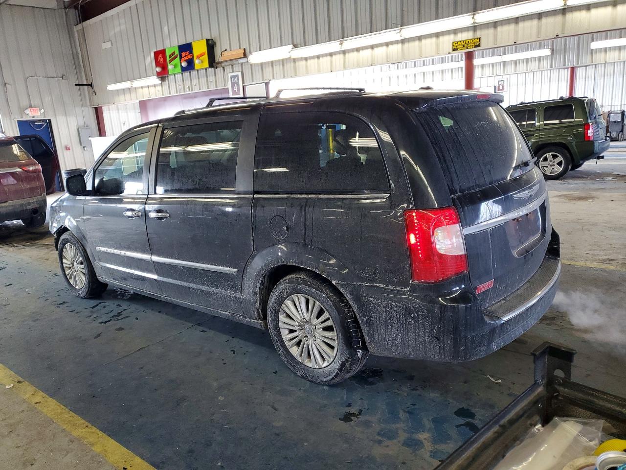 2013 CHRYSLER TOWN & COUNTRY LIMITED photo 2