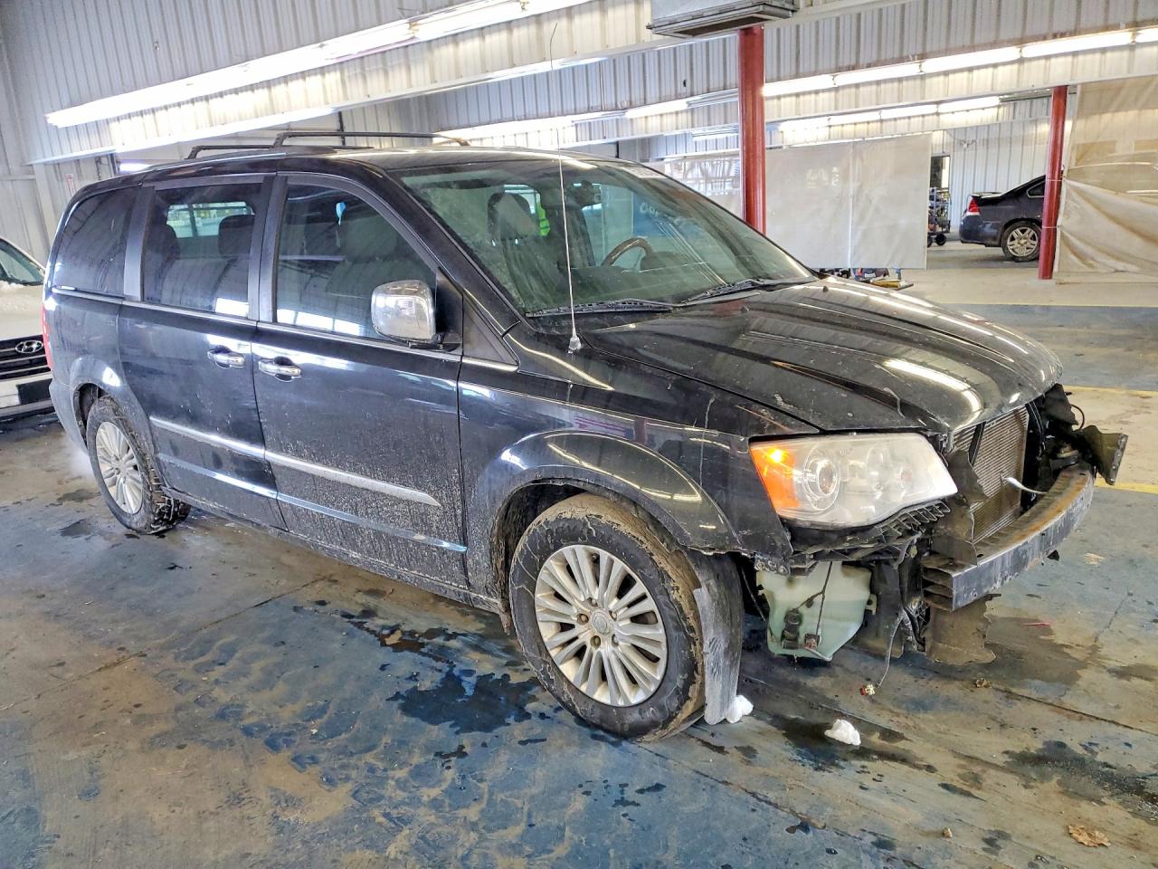 2013 CHRYSLER TOWN & COUNTRY LIMITED photo 4