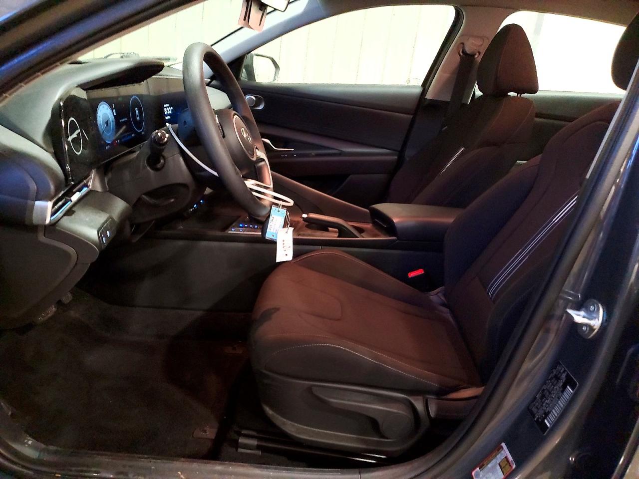 2024 HYUNDAI ELANTRA SEL photo 19